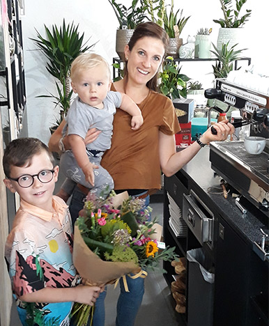Belle fleur, bloemen, koffie, planten, bloemenwinkel, koffiebar, high tea, lekkernijen, florista barista