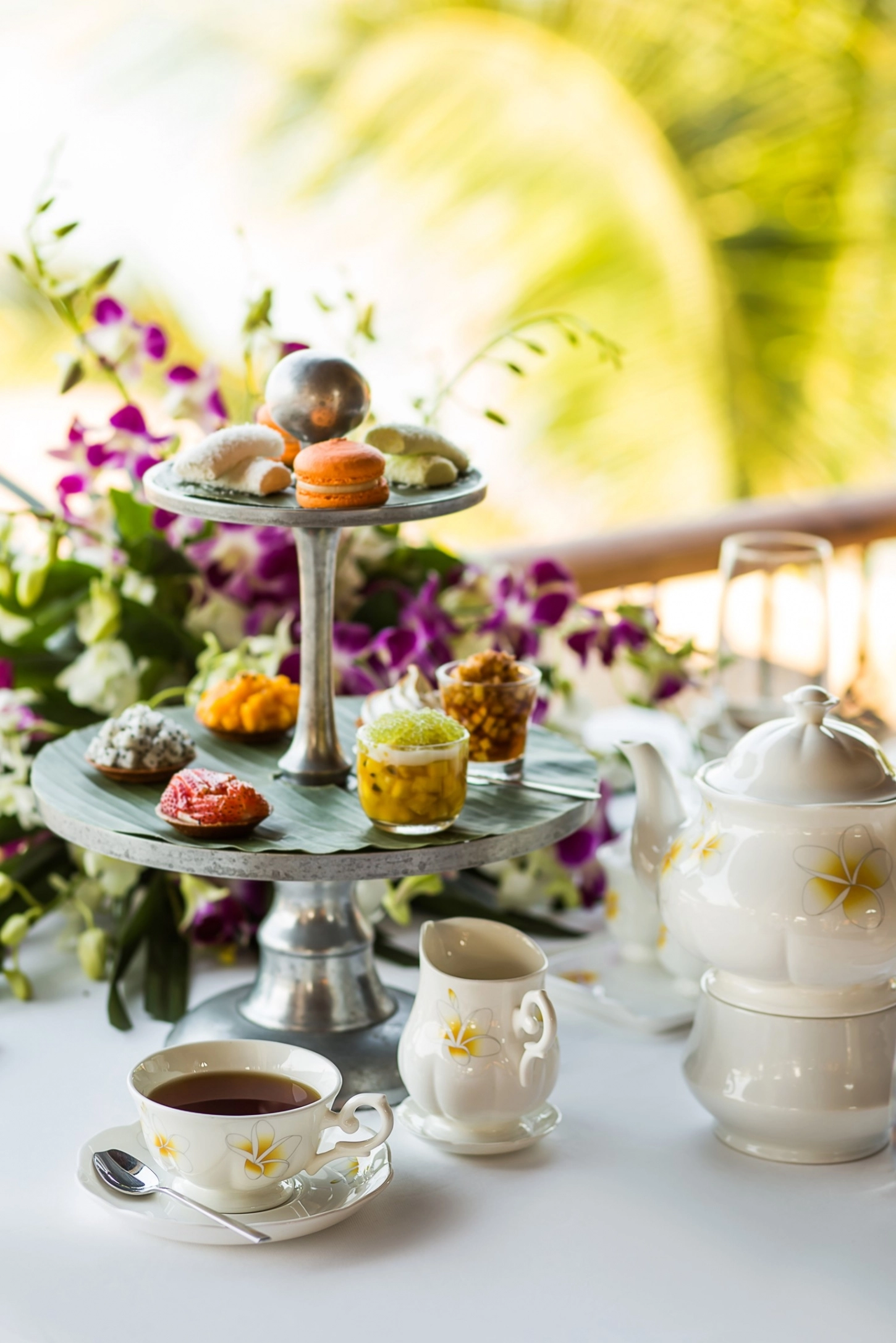 High tea: daâ€™s puur genieten van een drankje en hartige en zoete lekkernijen.